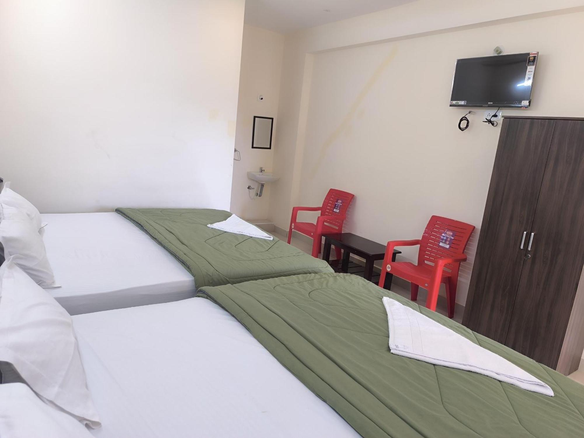 Hotel Vishnu Grand Tirupati Eksteriør billede
