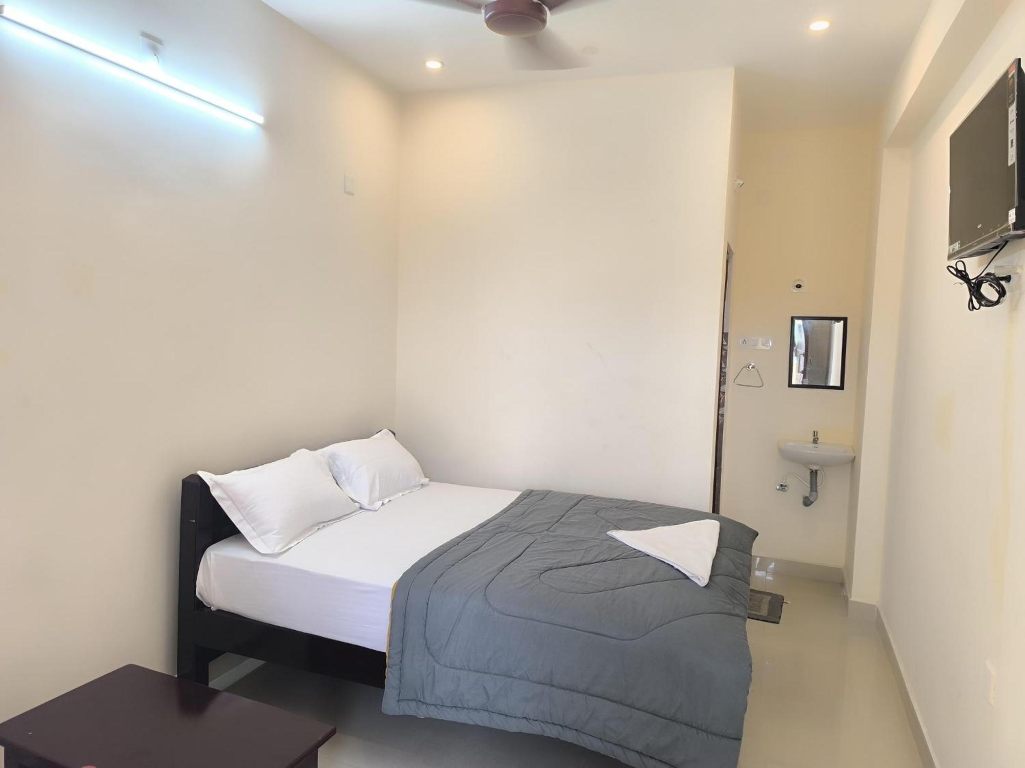 Hotel Vishnu Grand Tirupati Eksteriør billede