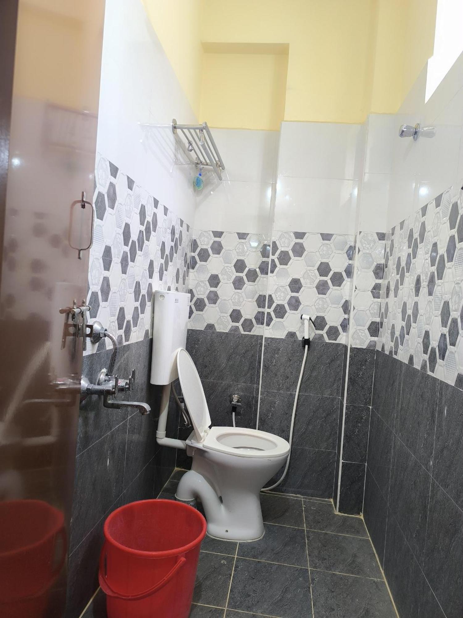 Hotel Vishnu Grand Tirupati Eksteriør billede